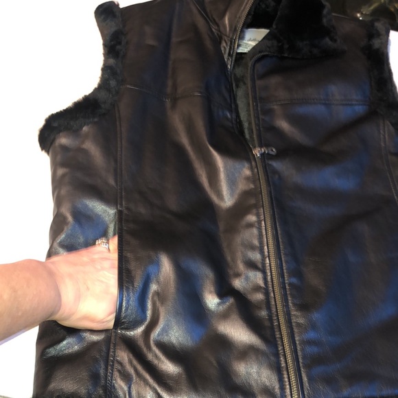 Telluride Collection Co 
Size XL black leather fur lined vest - Picture 13 of 13